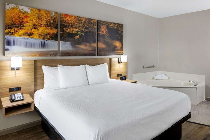 2 Queen Beds (3 of 10)