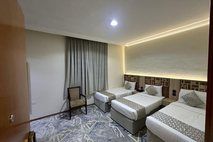 Room 2 of 7