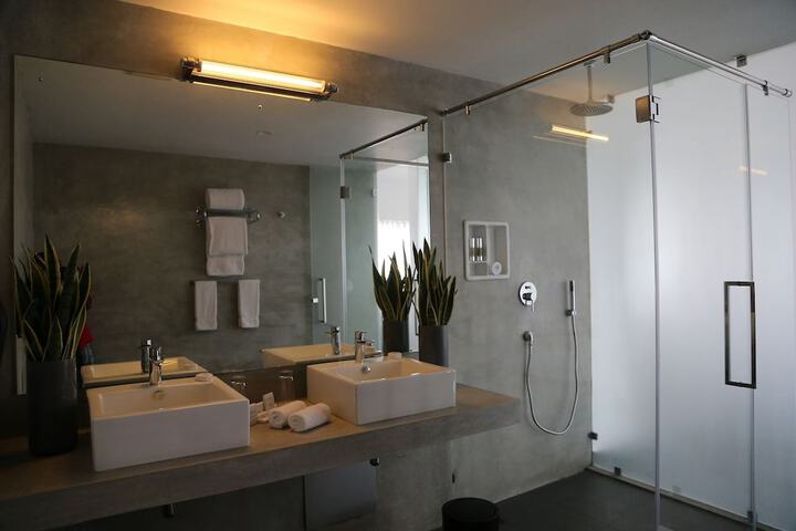 Room 25 of 47
