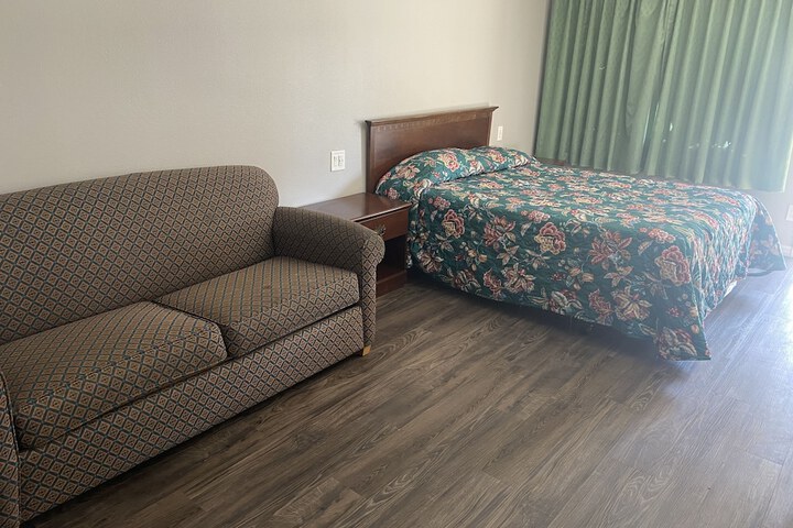 Deluxe Room 1 Queen Bed (4 of 21)