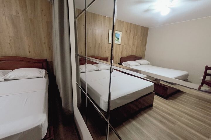 Room 13 of 32