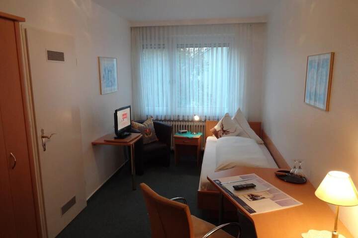 Room 8 of 43
