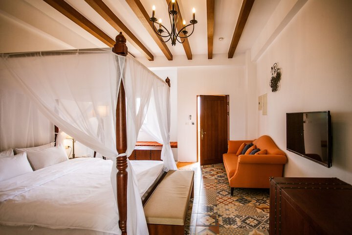 Room 20 of 38