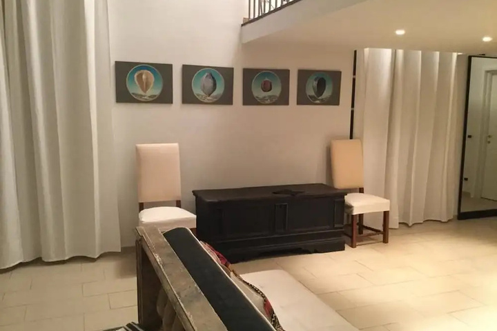 Room 9 of 13