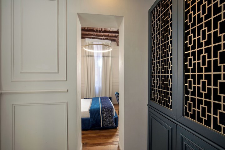 Room 9 of 37
