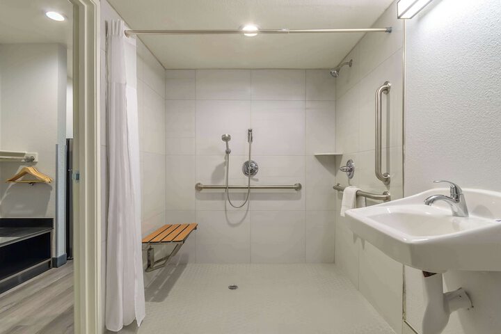 1 King Bed Refrigerator, Microwave (7 of 16)