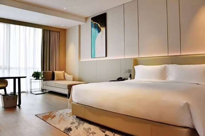 Room 10 of 20