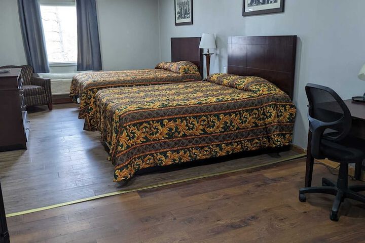 2 Double Beds (3 of 5)
