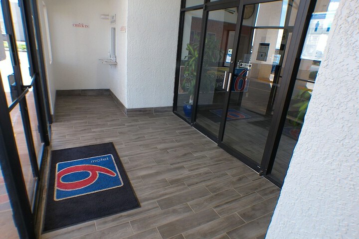 Hotel 2 of 71