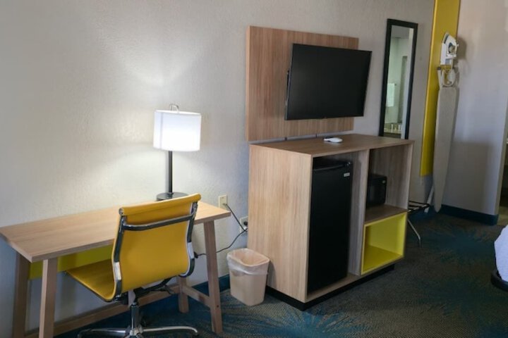Room 13 of 26