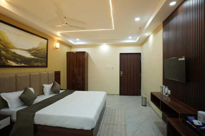 Room 4 of 27