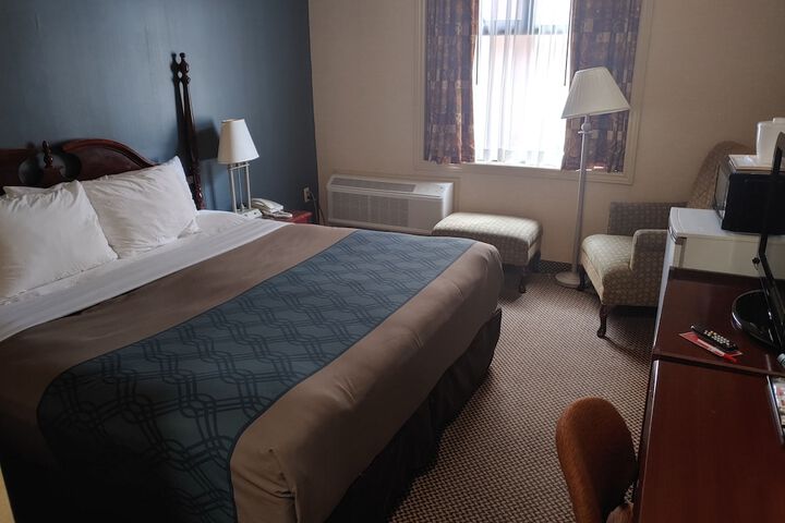 1 King Bed (7 of 7)