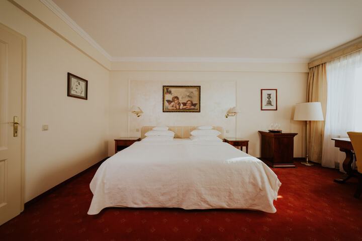 Room 5 of 32