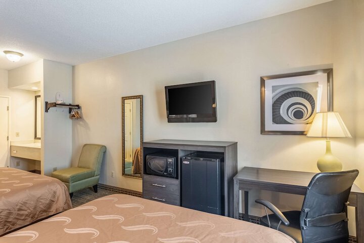2 Double Beds (6 of 9)