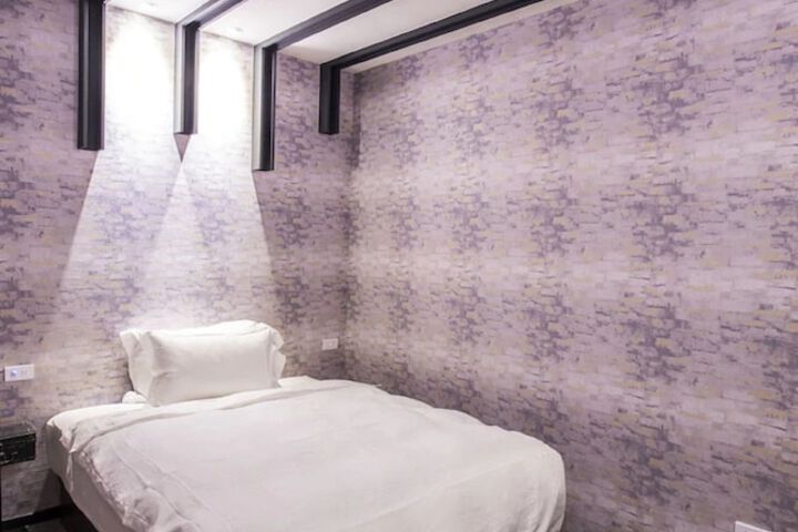 Room 15 of 89