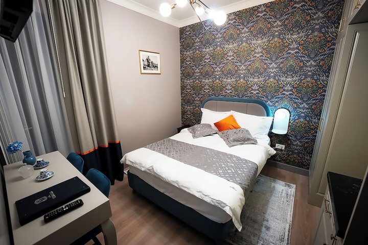 Room 6 of 32