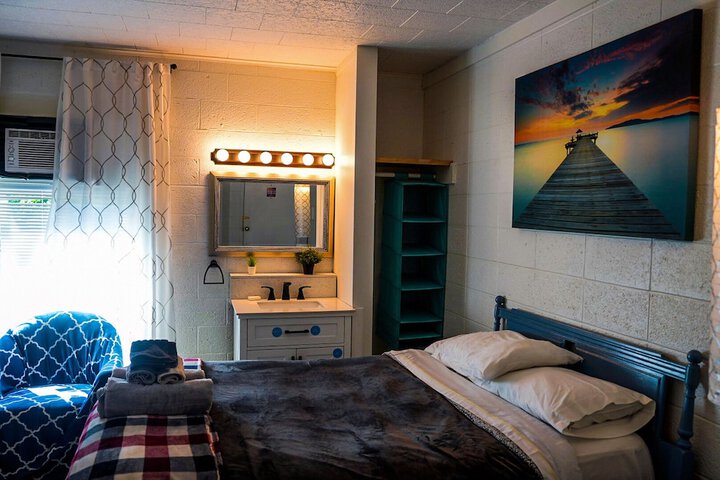 Classic Room 1 Queen Bed Refrigerator, Microwave (3 of 9)