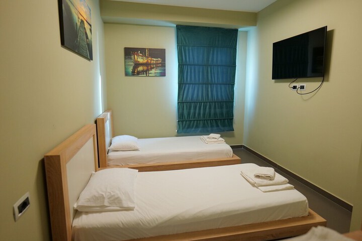 Room 44 of 108