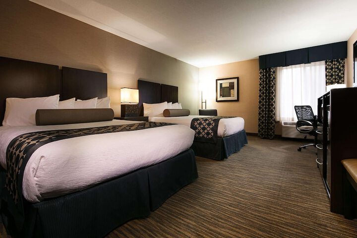 2 Queen Beds (5 of 9)