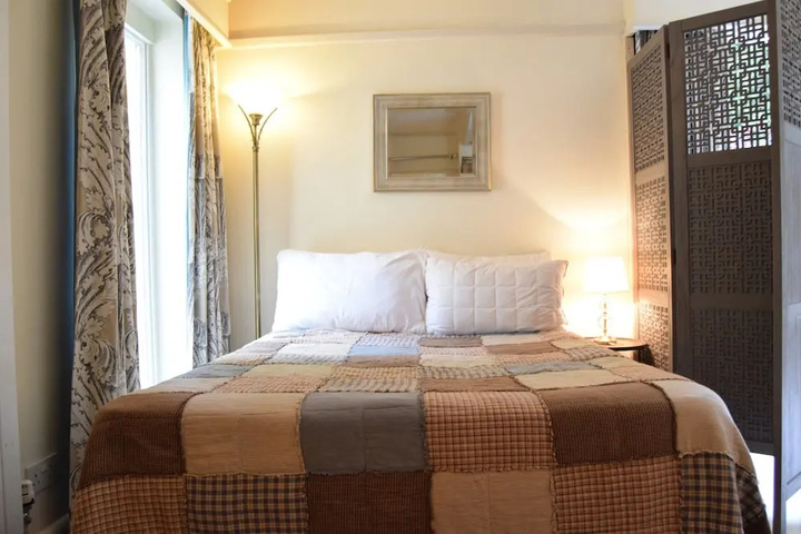 Room 2 of 11