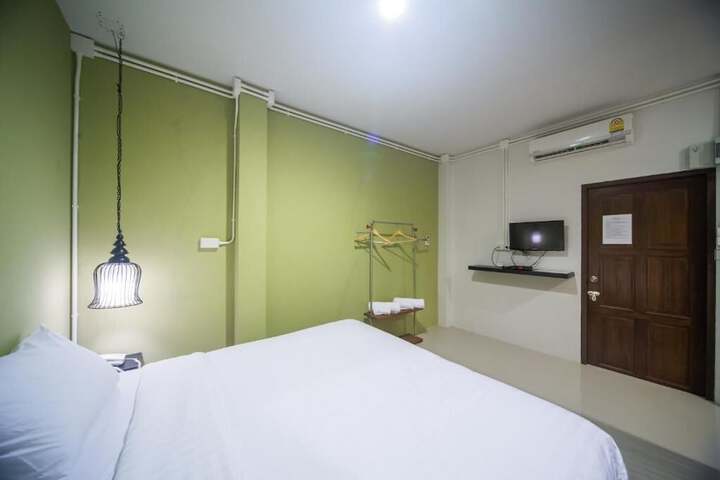 Room 2 of 34