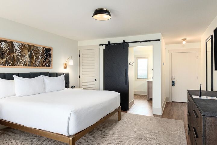 Room 34 of 220