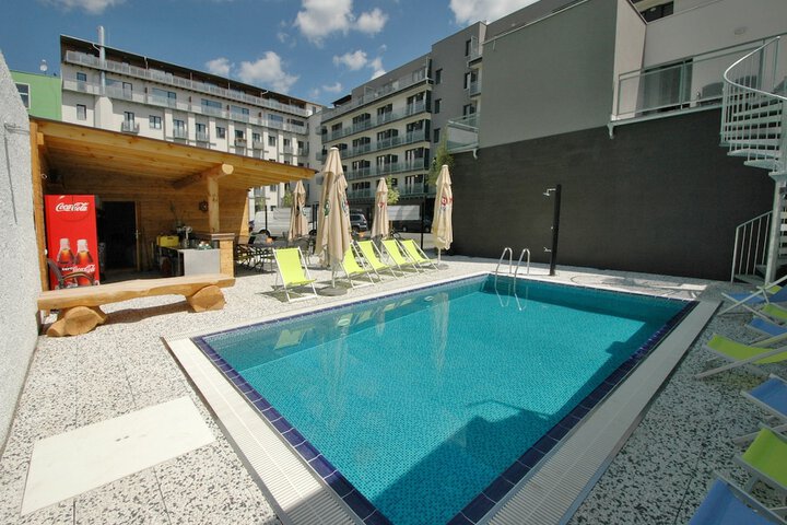 Pool 48 of 71