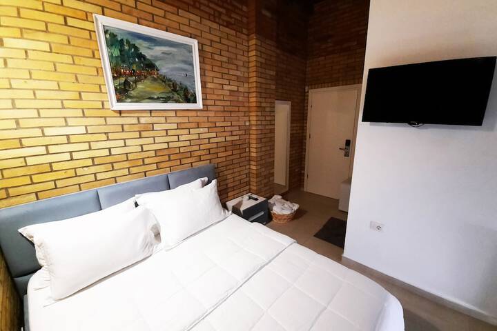Room 25 of 123