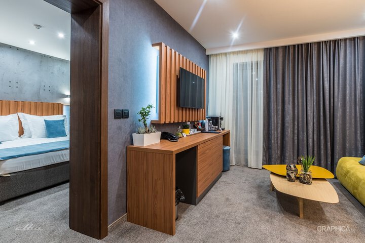 Room 16 of 32