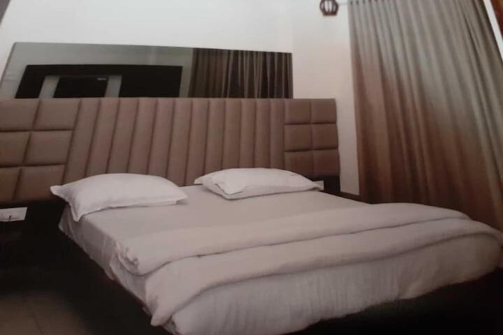 Room 6 of 36