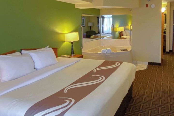 1 King Bed (6 of 21)
