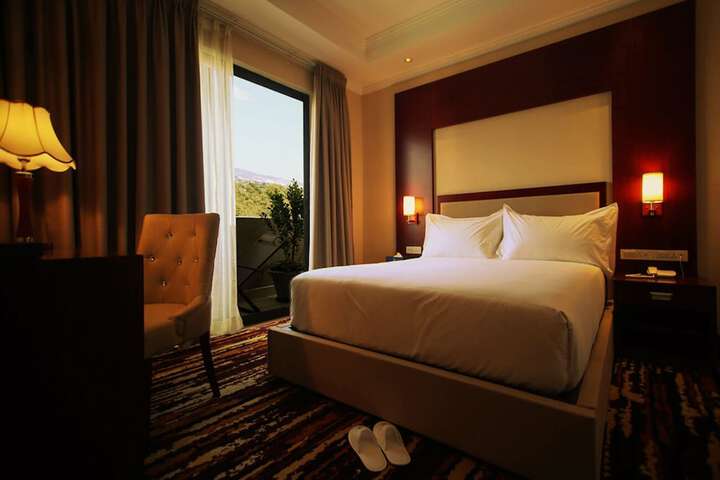 Room 3 of 33
