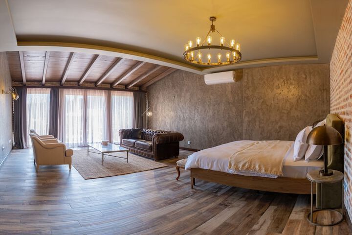 Room 33 of 109