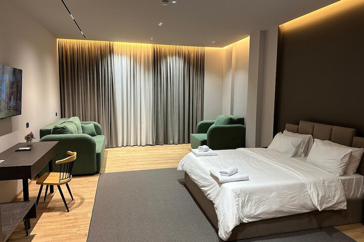Room 16 of 48