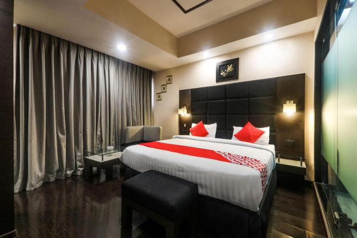 Capital O Hotel Alpine Continental
