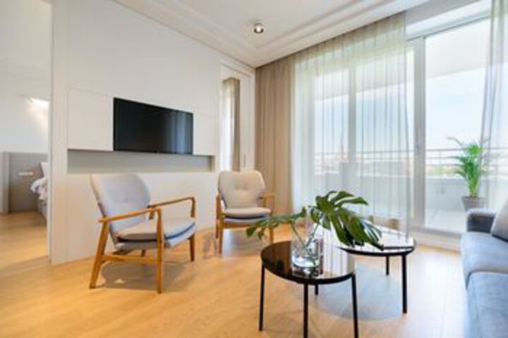 Room 53 of 76