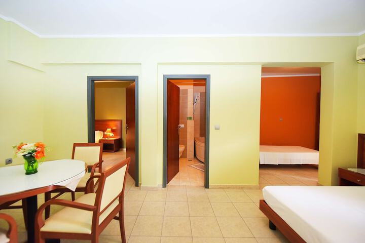 Room 32 of 78