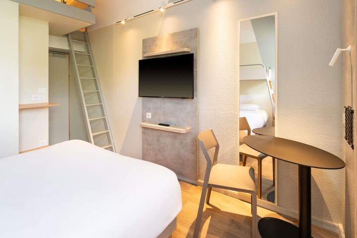 Room 26 of 55