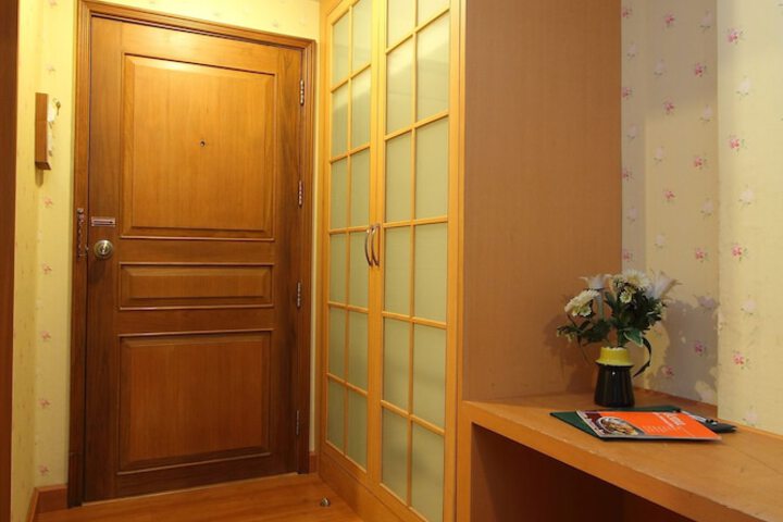 Room 2 of 34