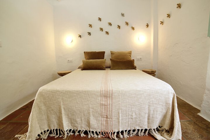 Room 2 of 39