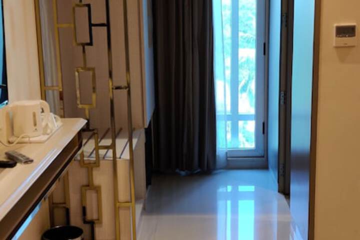 Room 19 of 48