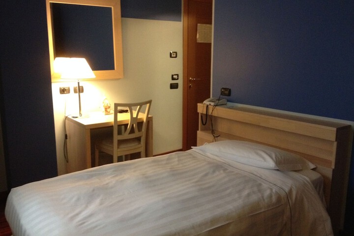 Room 22 of 48