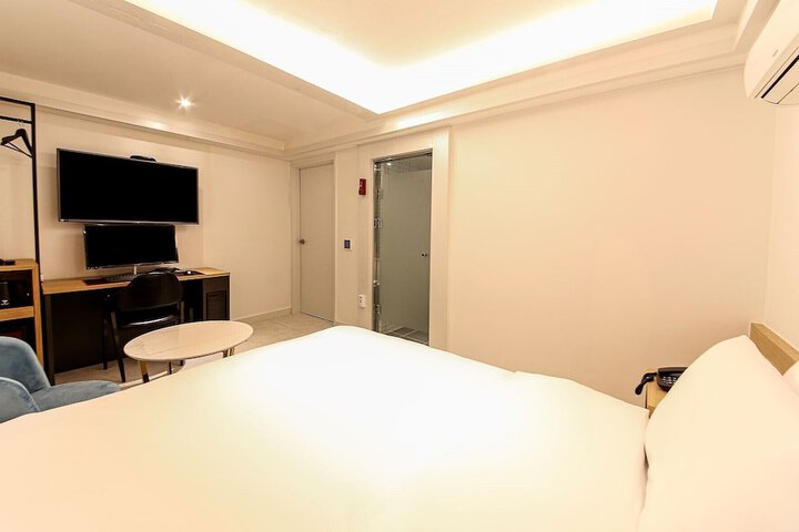 Room 8 of 36