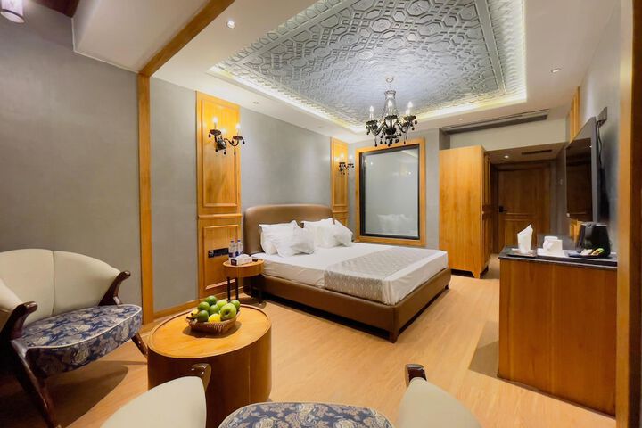 Room 9 of 21