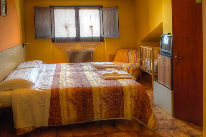 Room 5 of 8