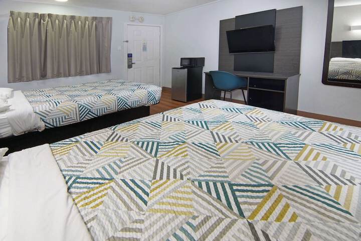 2 Queen Beds Micfridge (6 of 6)