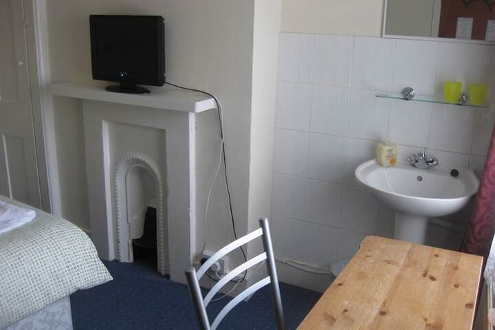 Room 9 of 130
