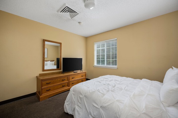 Room 5 of 13