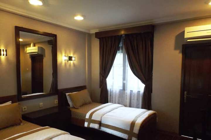 Room 3 of 17