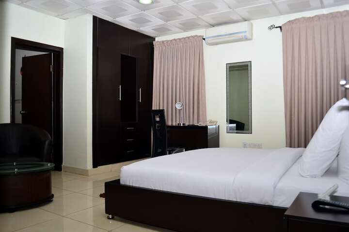Room 9 of 37